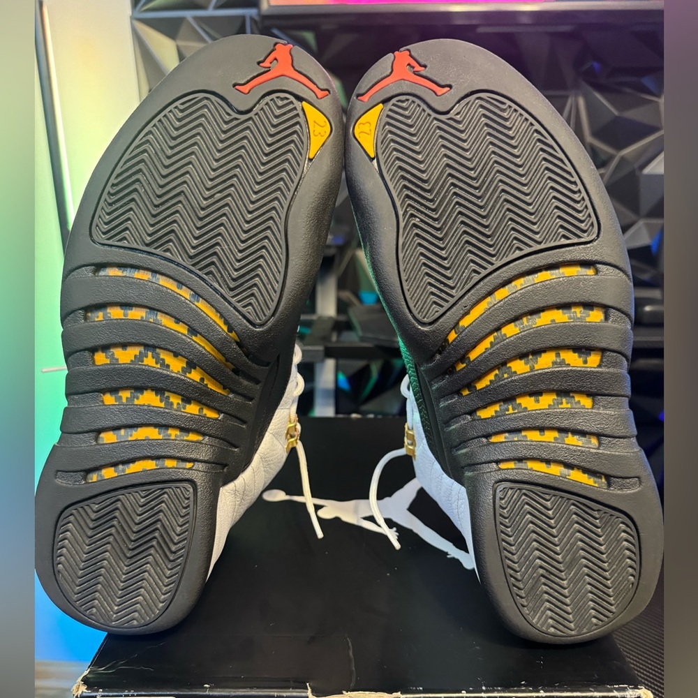 Air Jordan 12 Taxi - Picture 4 of 10